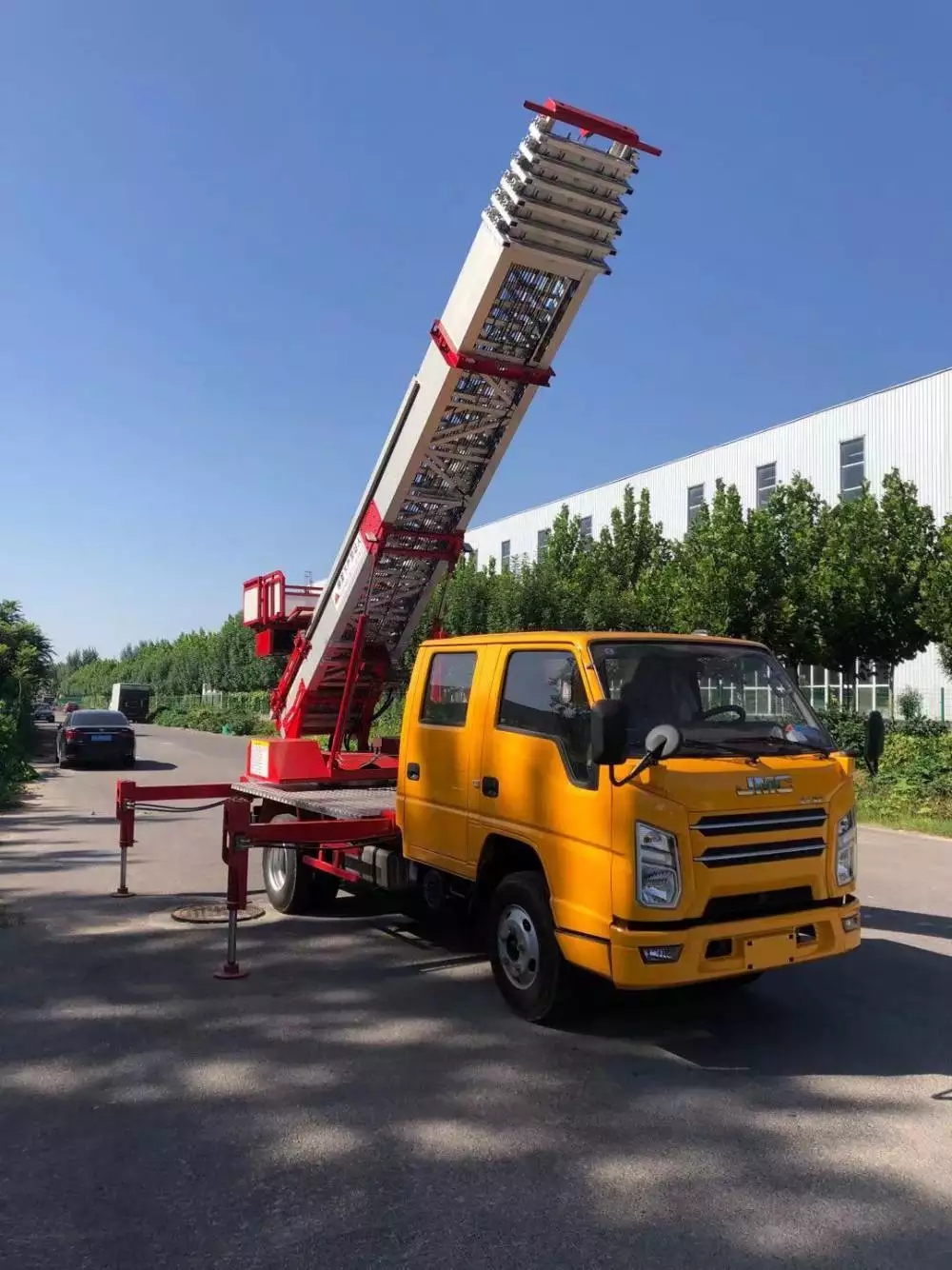 万年县附近的云梯车出租服务：轻松解决高空作业需求