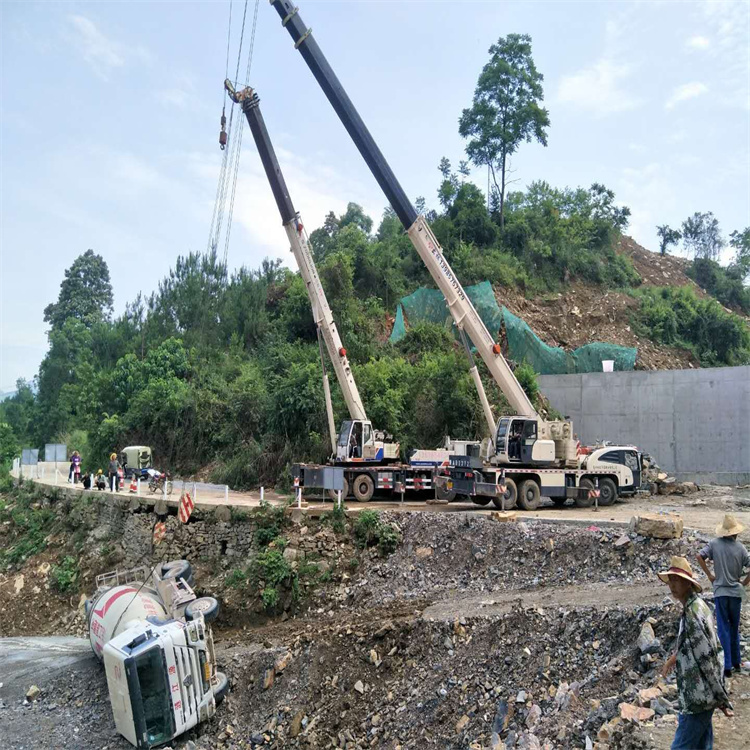 万年县汽车掉沟里叫吊车救援要多少钱